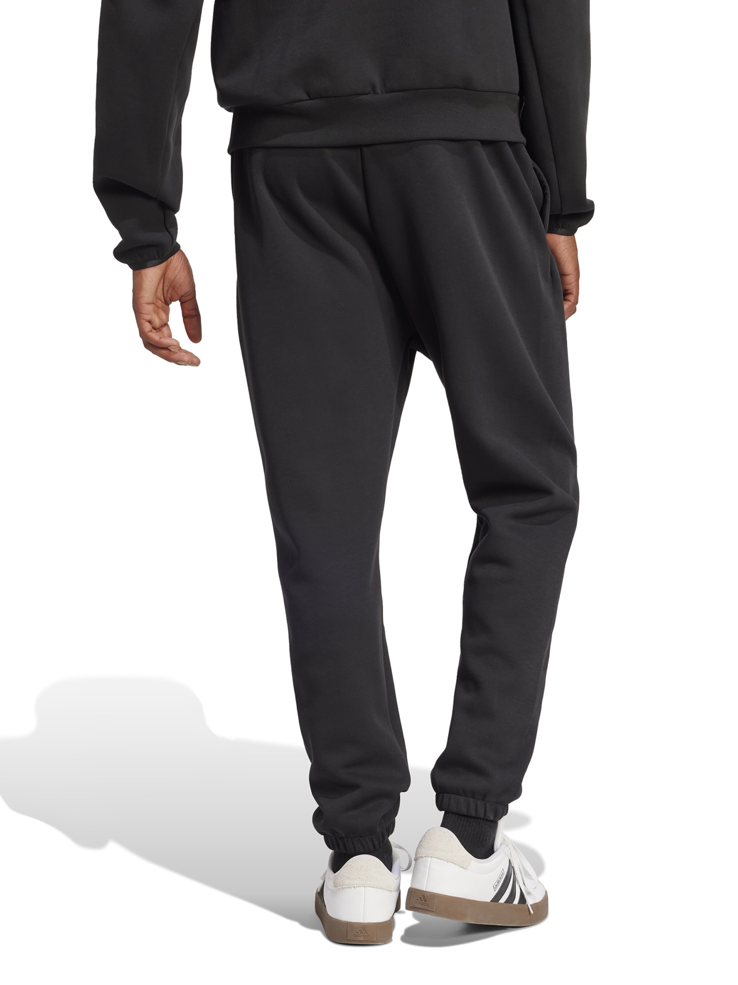Tapered Pantaloni sport de la ADIDAS SPORTSWEAR pe negru