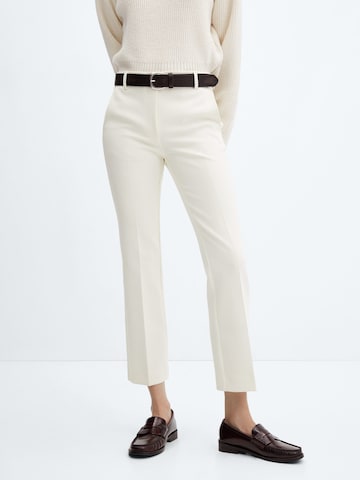 Coupe slim Pantalon à plis 'Bosco' MANGO en beige : devant