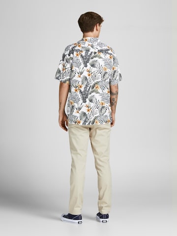 JACK & JONES Comfort fit Ing 'Tropic Resort' - fehér