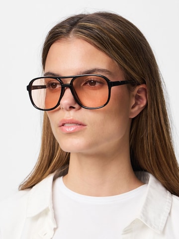 Occhiali da sole 'PCLana' di PIECES in nero: frontale