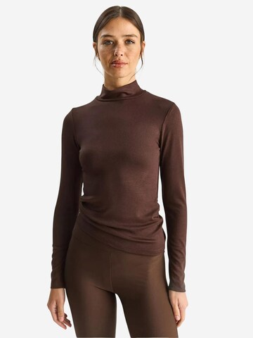 Bianco Lucci - Camisa em castanho: frente