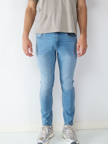 BALMOHK Slimfit Farkut 'IZAN' värissä sininen: etupuoli