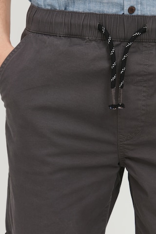 !Solid Regular Chinoshorts 'LINAN' in Grau