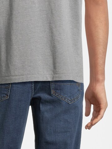 AÉROPOSTALE Tapered Jeans in Blau