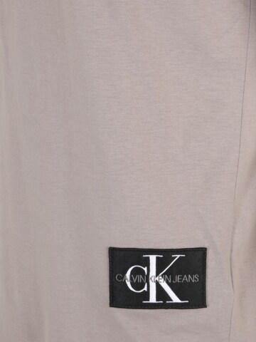 T-Shirt Calvin Klein Jeans en gris