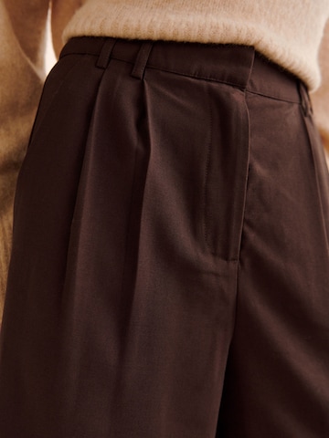 Guido Maria Kretschmer Women Široke hlačnice Hlače z naborki 'Avena' | rjava barva