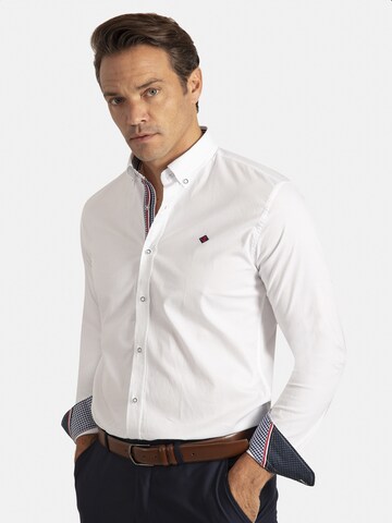 Coupe regular Chemise Sir Raymond Tailor en blanc
