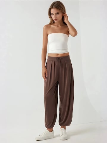 Effilé Pantalon à pince Hiccup en marron