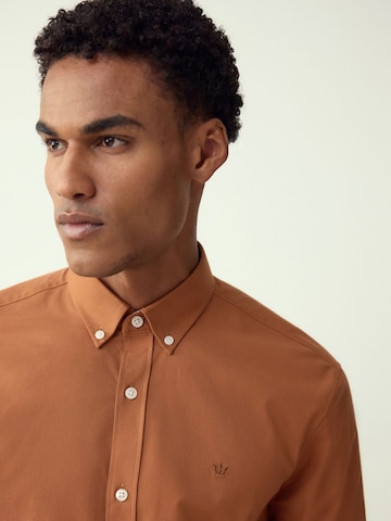 Next Regular fit Overhemd in Bruin