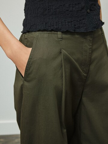 Barrel Pantaloni cutați de la Next pe verde