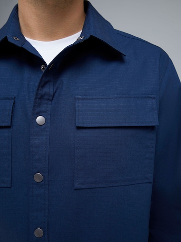 ABOUT YOU x Kevin Trapp Regular fit Button Up Shirt 'Domenic' in Blue