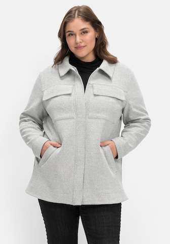 SHEEGO Between-Season Jacket in White: front