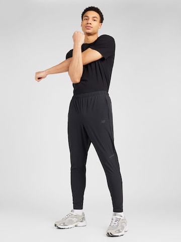 new balance Конический (Tapered) Спортивные штаны 'Essentials Active S' в Черный