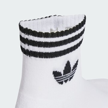 Chaussettes ADIDAS ORIGINALS en blanc
