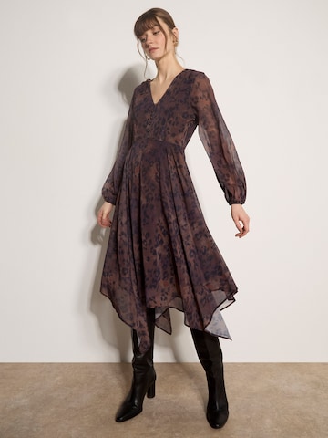 Robe-chemise ' Leopardenmuster Chiffonkleid ' Apricot en marron : devant