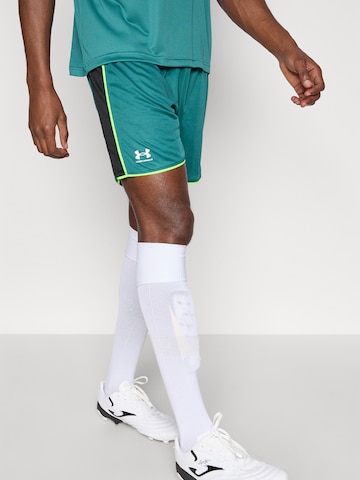 UNDER ARMOUR Loosefit Sportbroek 'Challenger' in Groen