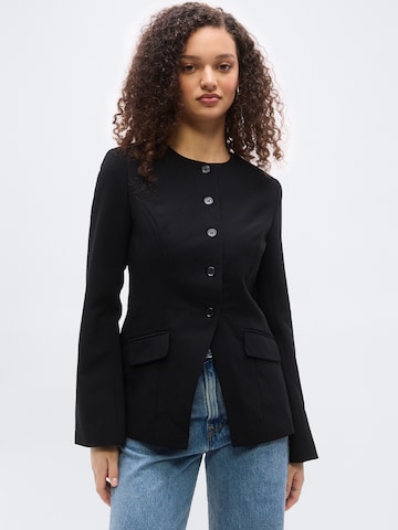Blazer di Gina Tricot in nero: frontale
