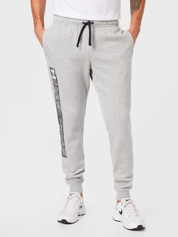 Effilé Pantalon de sport 'Rival' UNDER ARMOUR en gris : devant