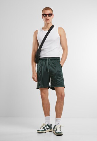 Urban Classics Regular Shorts in Grün