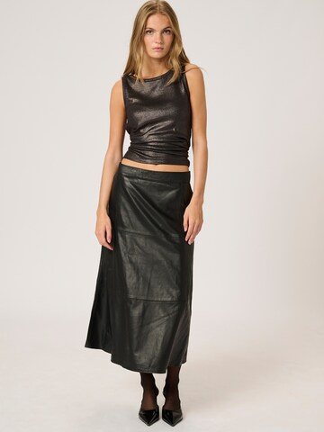 Top 'Kalira' di My Essential Wardrobe in nero