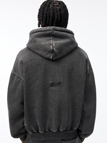 Pull&Bear Tréning póló - szürke: elől