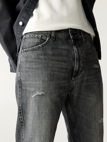 Pull&Bear Loosefit Jeans i grå