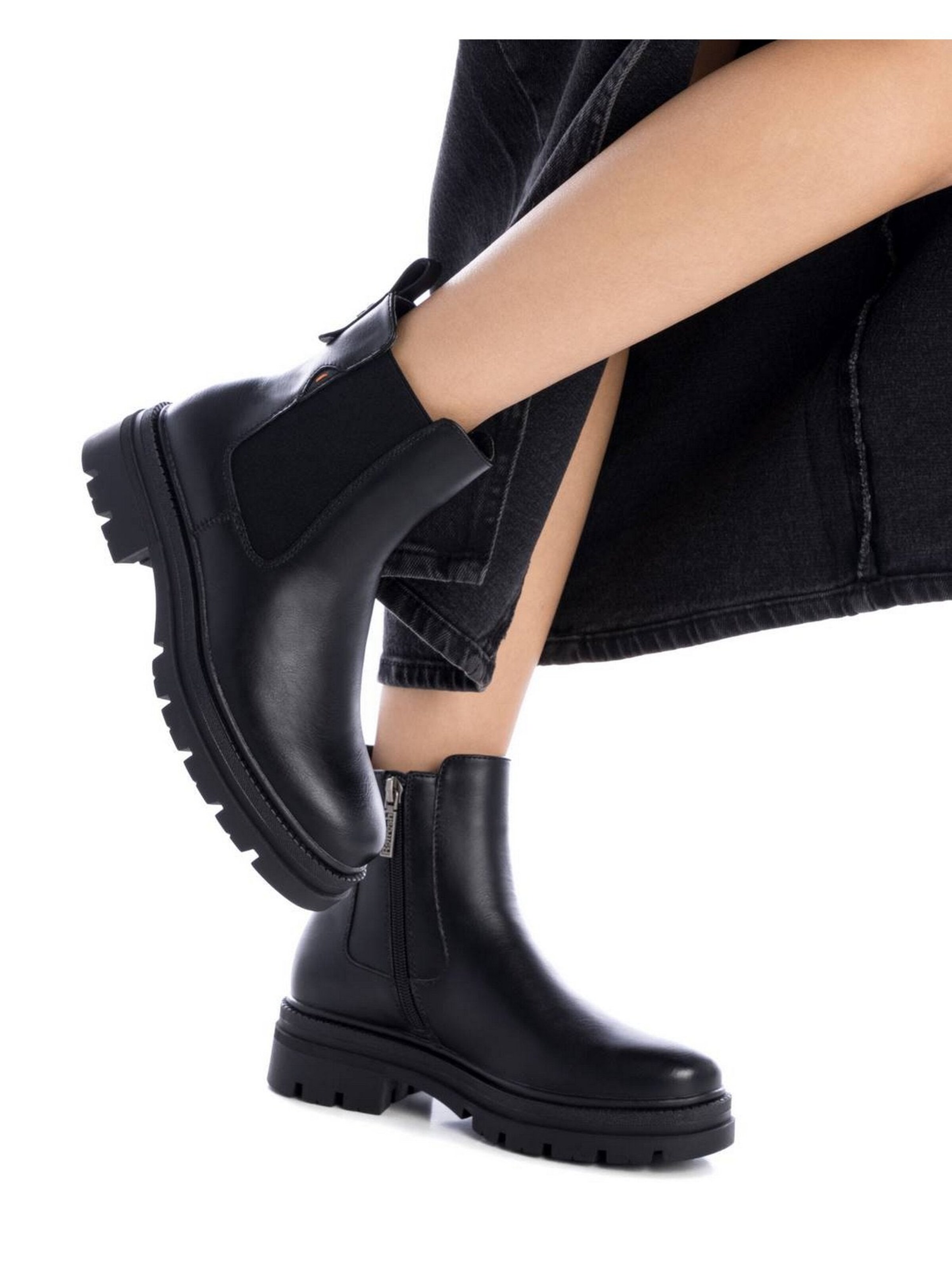 Boots chelsea 'Beatles- 171979' di Refresh in nero