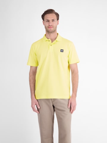 LERROS Maskulines Poloshirt aus Baumwolle mit griffiger Struktur in Gelb: Vorderseite