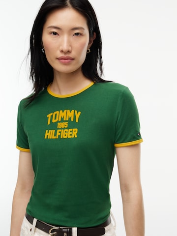TOMMY HILFIGER - Camiseta 'Varsity' en verde