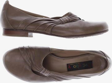 Everybody Flats & Loafers in 38 in Brown: front