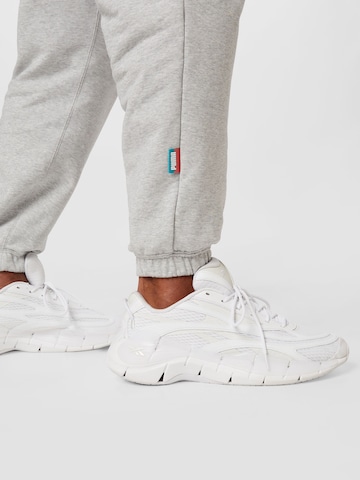 PUMA Tapered Broek 'Fandom' in Grijs