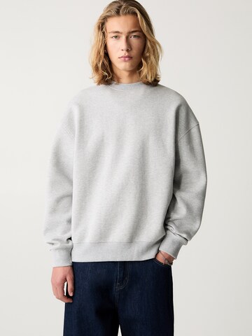 Pull&Bear Collegepaita värissä harmaa: etupuoli