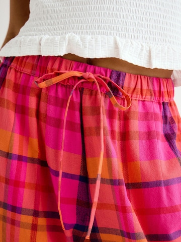 Wide leg Pantaloni di Next in rosa