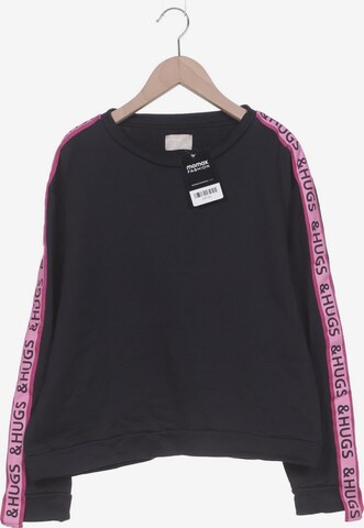 Mrs & Hugs Sweatshirt & Zip-Up Hoodie in M in Black: front