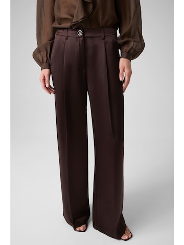 GUESS - Pierna ancha Pantalón plisado 'Flora' en marrón: frente