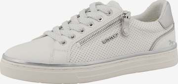 Baskets basses MUSTANG en blanc : devant