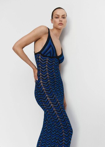 MANGO Úpletové šaty 'Exit' – modrá