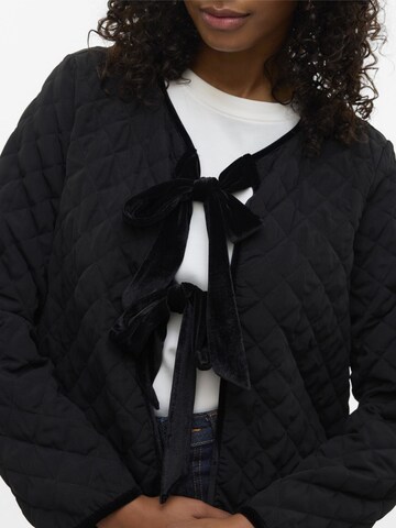 VERO MODA Overgangsjakke i sort