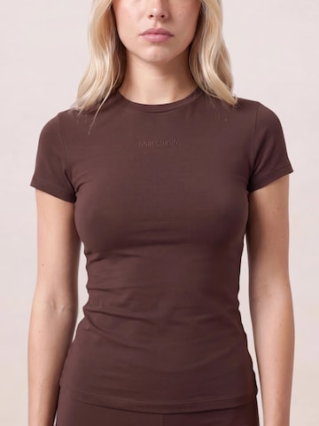 noar studios T-Shirt in Braun