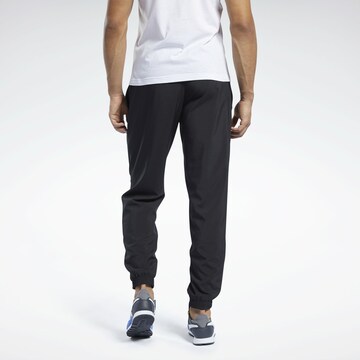 Effilé Pantalon de sport Reebok en noir