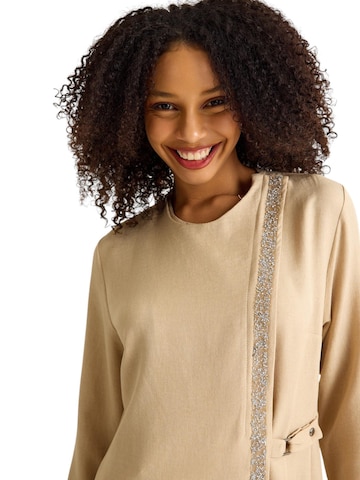 Robe 'Leila-Ferace' fashionshowcase en beige
