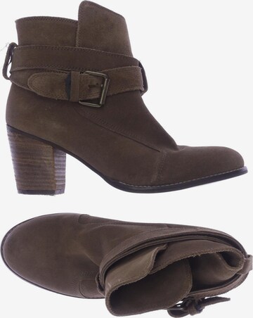COX Dress Boots in 39 in Brown: front