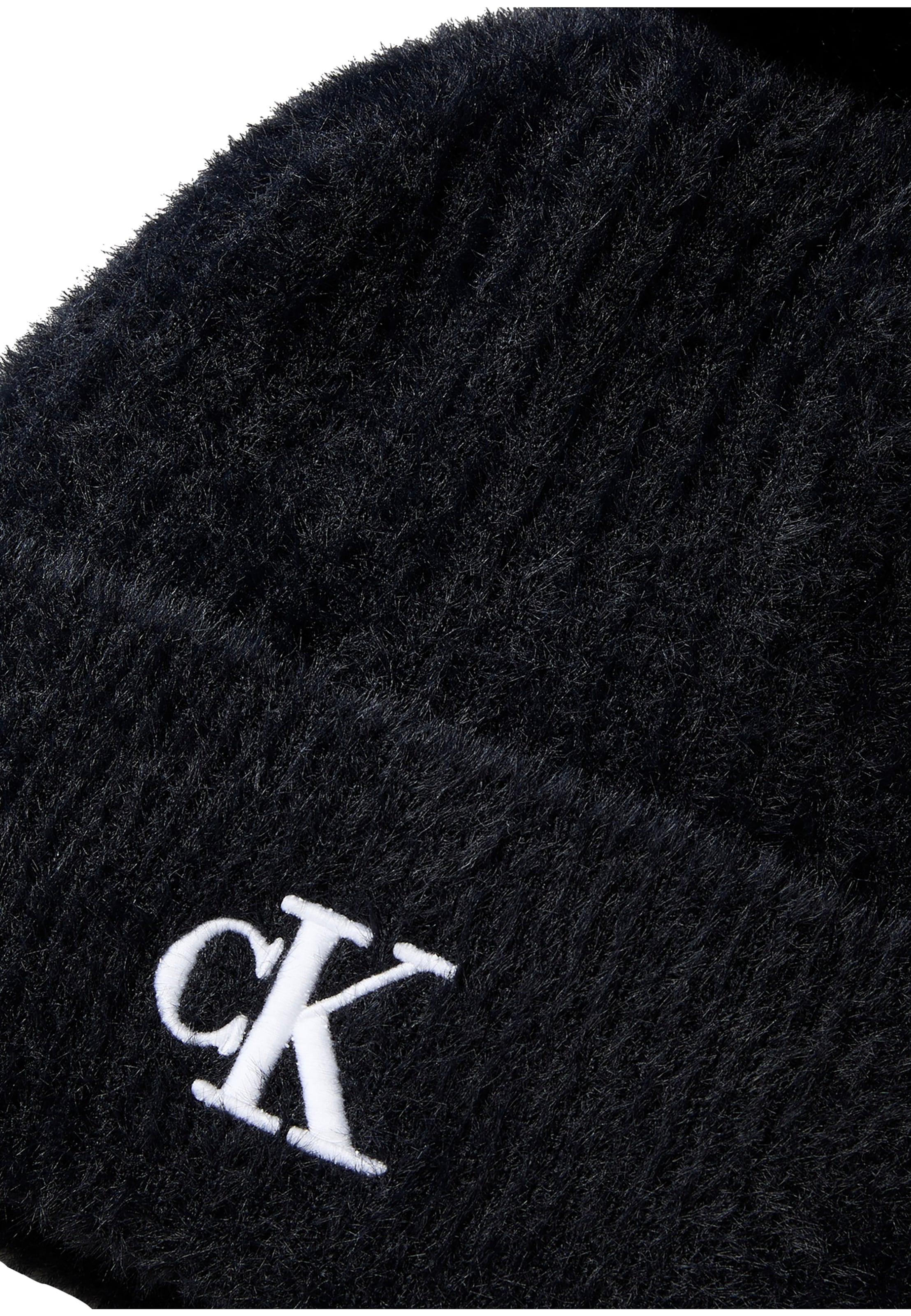 Căciulă de la Calvin Klein pe negru