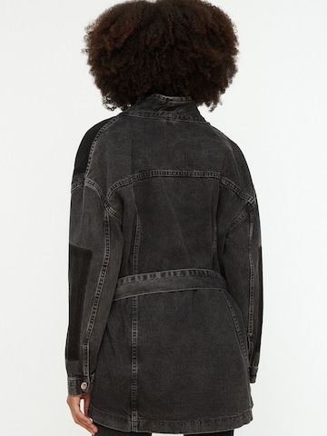 Veste mi-saison Trendyol en gris
