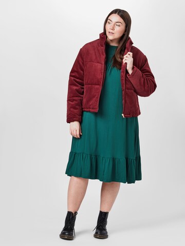 Urban Classics - Chaqueta de entretiempo 'Corduroy Puffer Jacket' en rojo