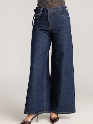 Largi Jeans de la Dixie pe albastru