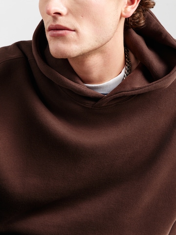 Abercrombie & Fitch - Sweatshirt 'ESSENTIAL' em castanho