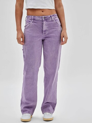 GUESS Loose fit Cargo Jeans in Purple: front
