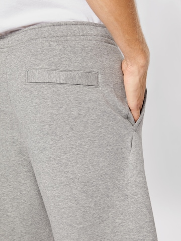 Nike Sportswear Regular Shorts 'Club' in Grau