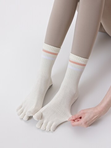 Millo Athletic Socks 'Freedome Yoga' in Beige